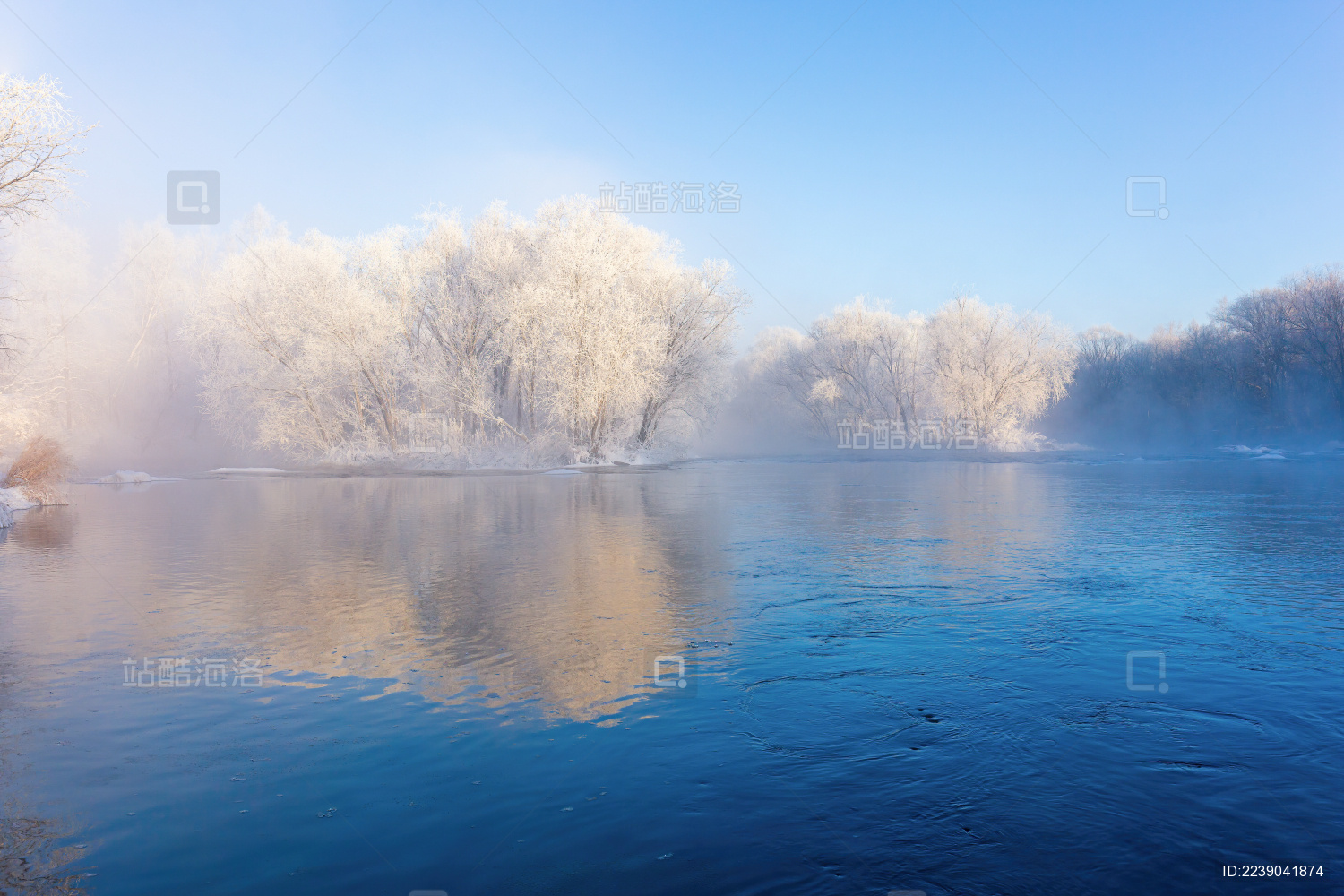 冬季 黑河逊克平台村库尔滨河畔的雾淞美景