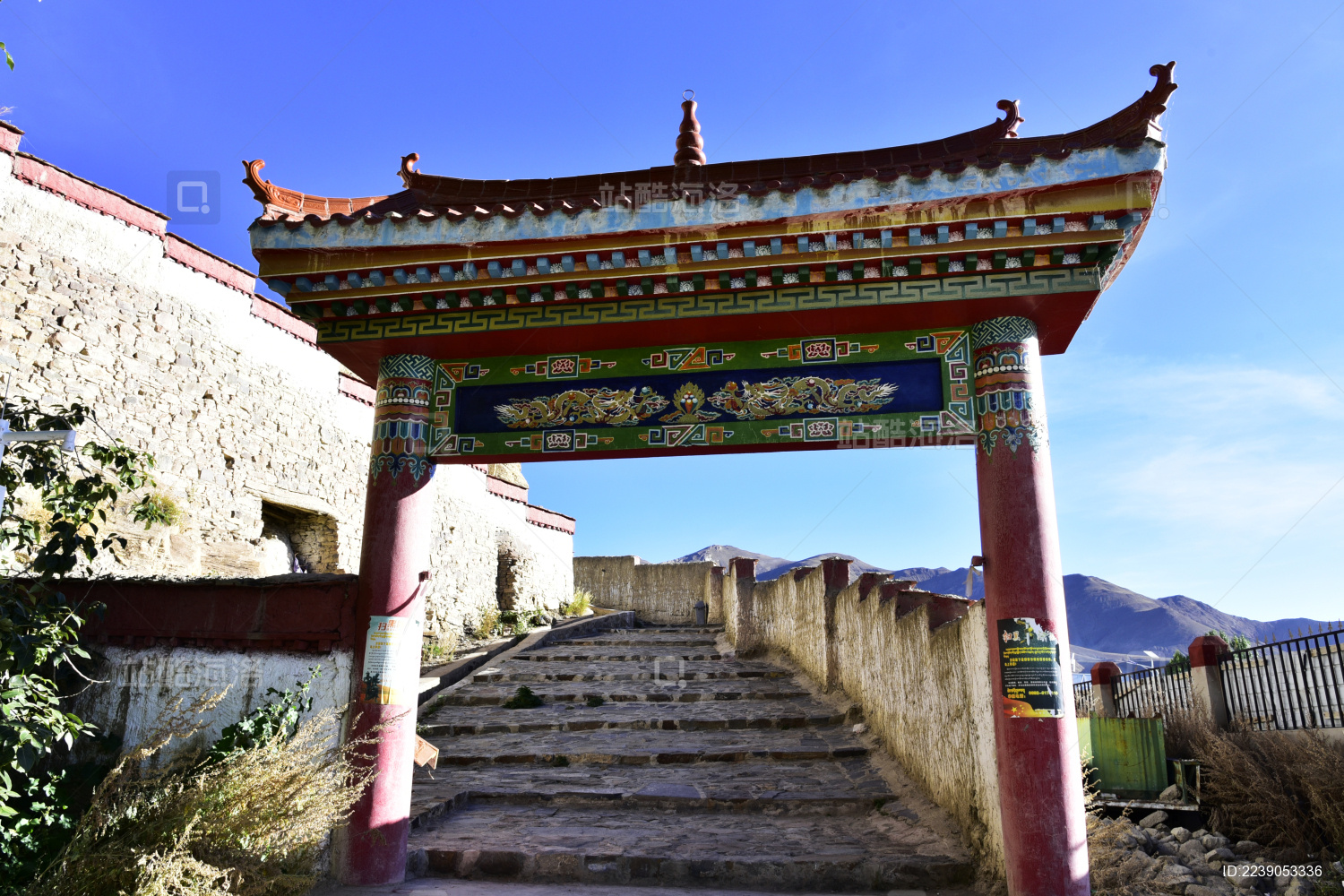 中国西藏日喀则市江孜县宗山古堡的牌坊