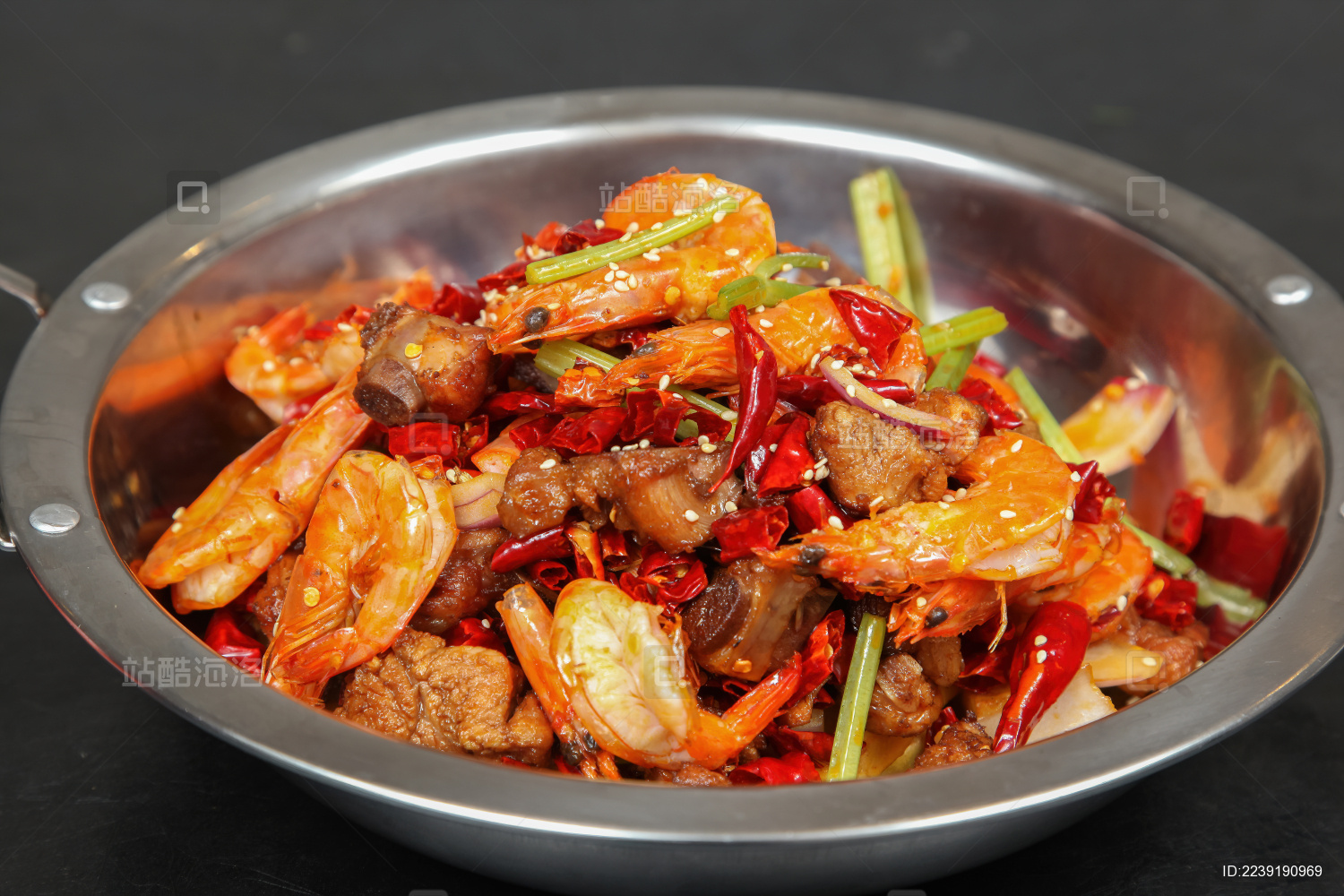 在家也能做的干锅排骨虾，麻辣鲜香，简单实用，出锅实在太香了 - 哔哩哔哩