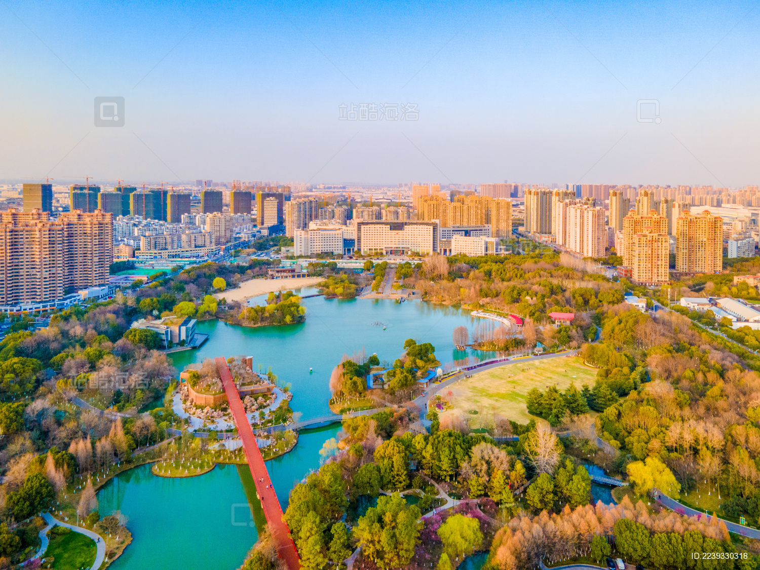 航拍江苏常州钟楼区青枫公园与区政府办公楼