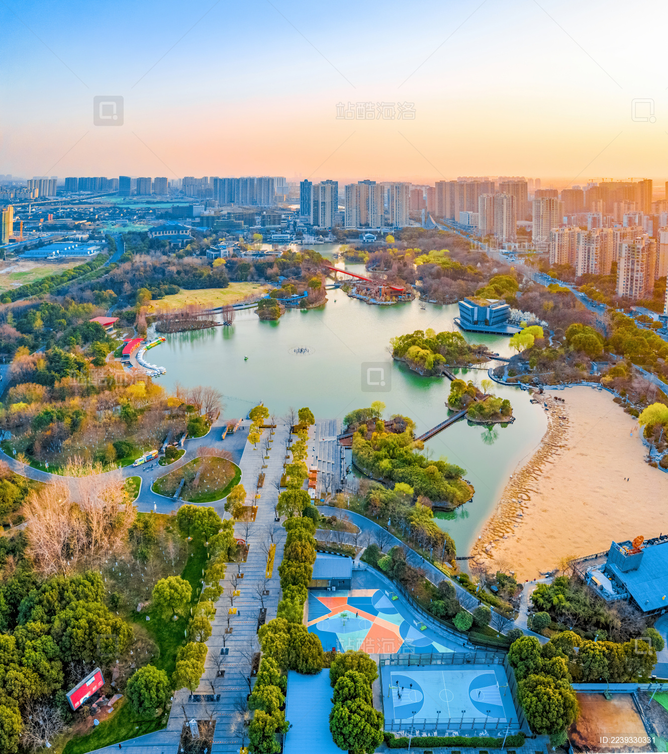 航拍江苏常州钟楼区青枫公园与区政府办公楼