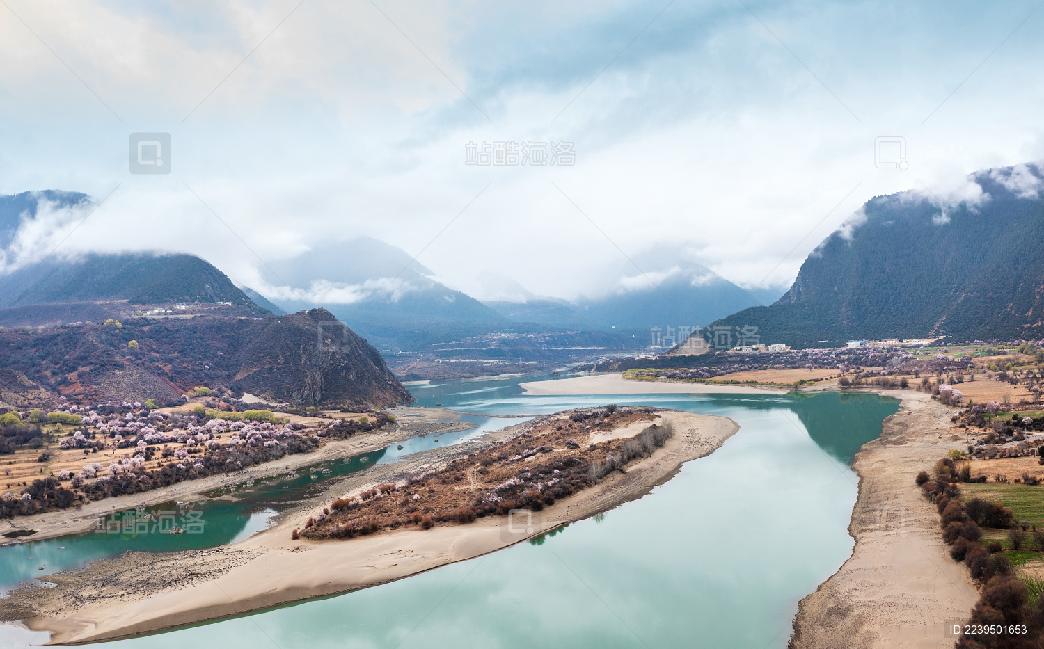 航拍中国西藏林芝雅鲁藏布江山谷