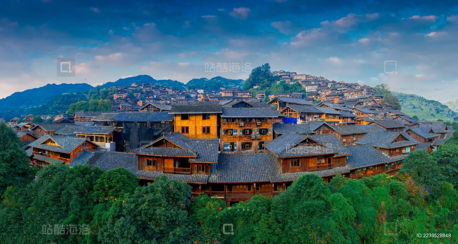 中国贵州省黔东南西江千户苗寨黄昏风光