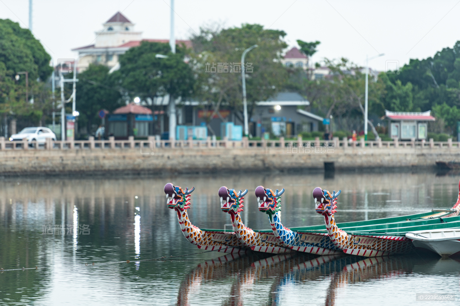 龙舟池上的龙舟