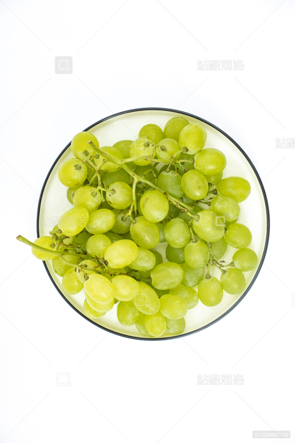 一串新鲜的青提子