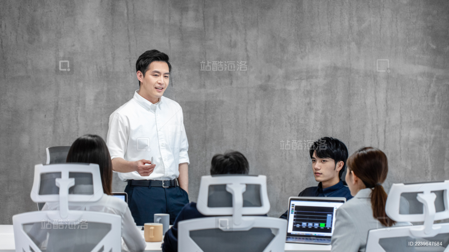 东方商务人像办公场景
