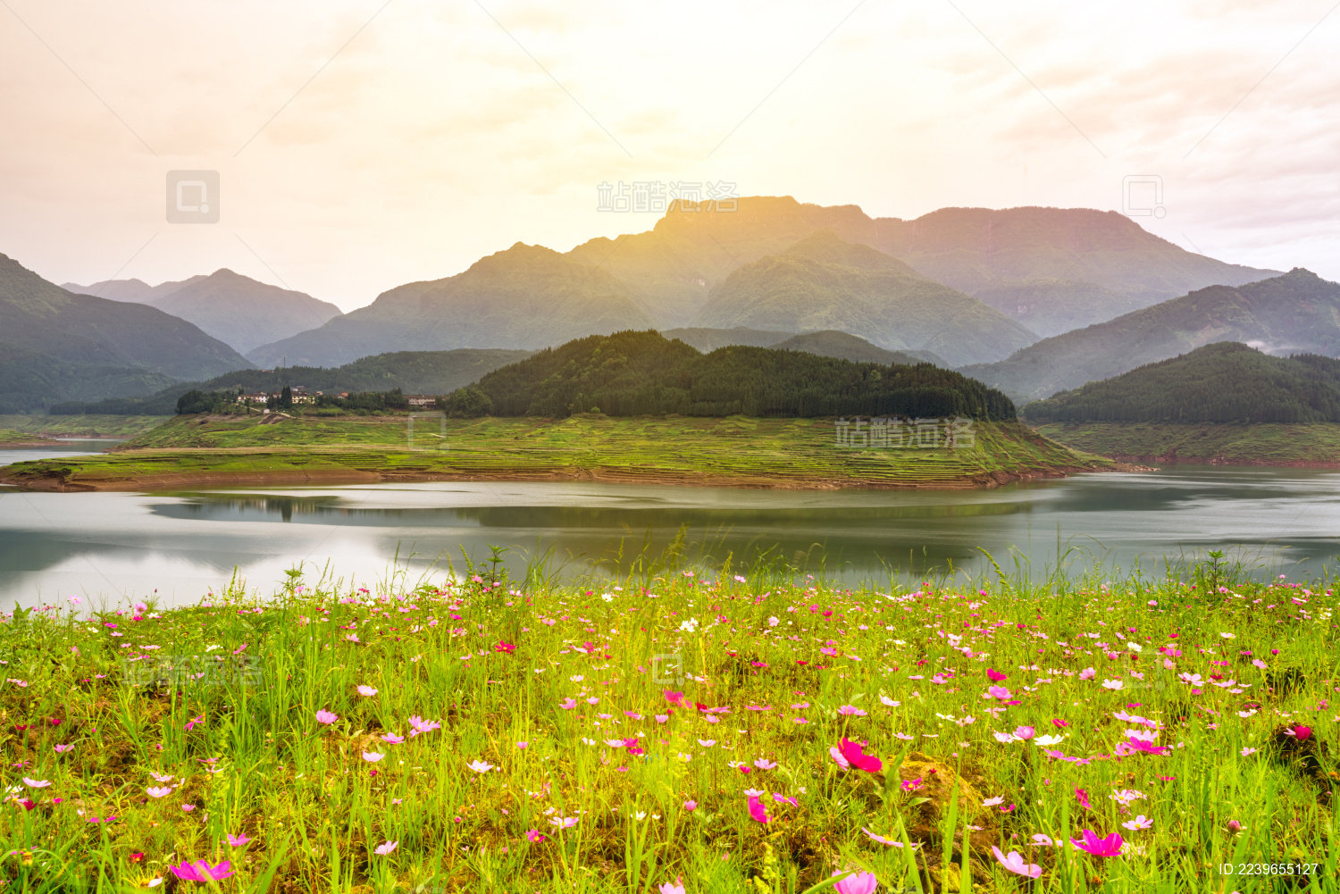 中国四川省眉山市雅女湖瓦屋山自然风光