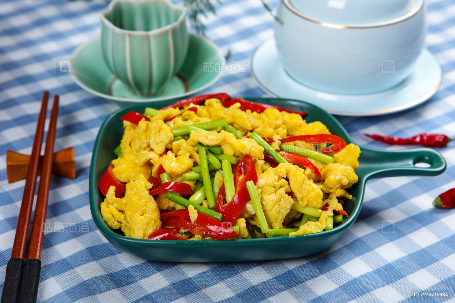 美味农家菜红辣椒蒜苔炒鸡蛋