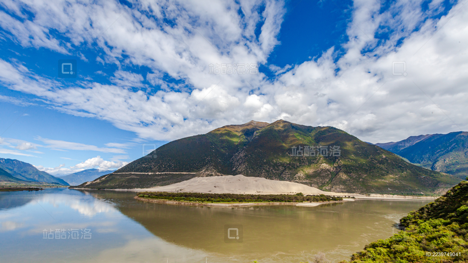 中国西藏林芝雅鲁藏布江大峡谷风光