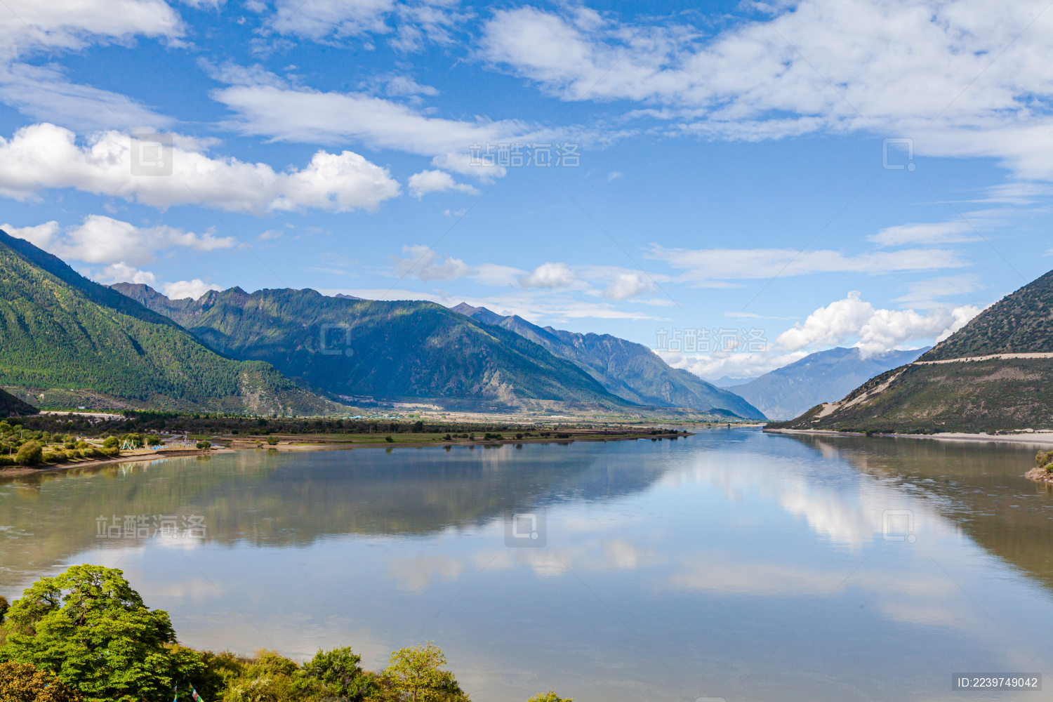 中国西藏林芝雅鲁藏布江大峡谷风光