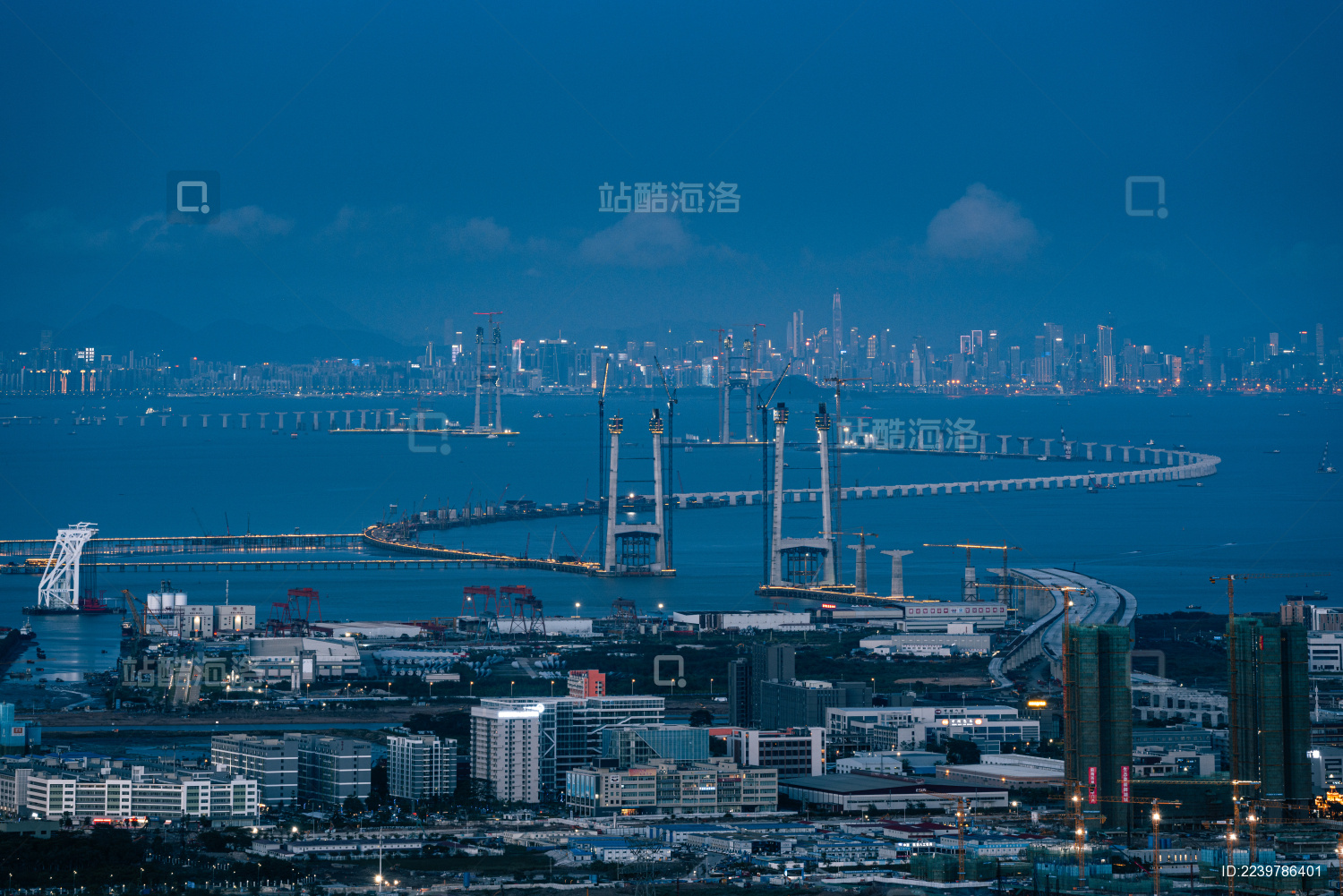 中国广东中山建设中的深中通道夜景