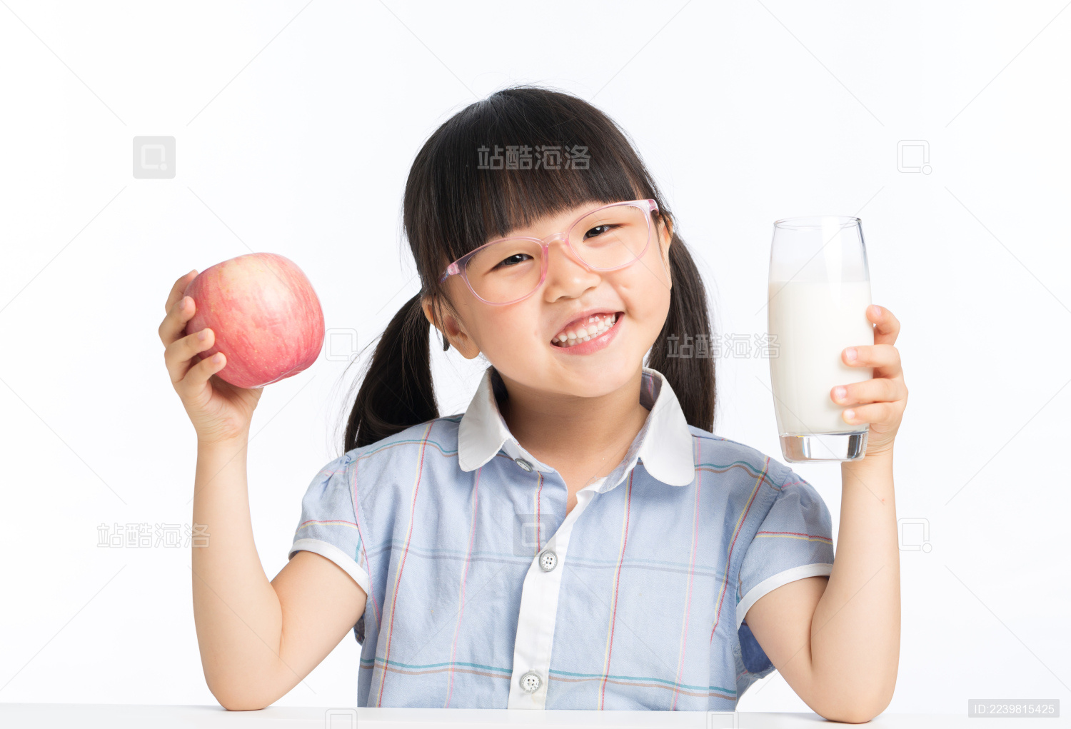 动感牛奶和苹果图片素材-编号03784535-图行天下