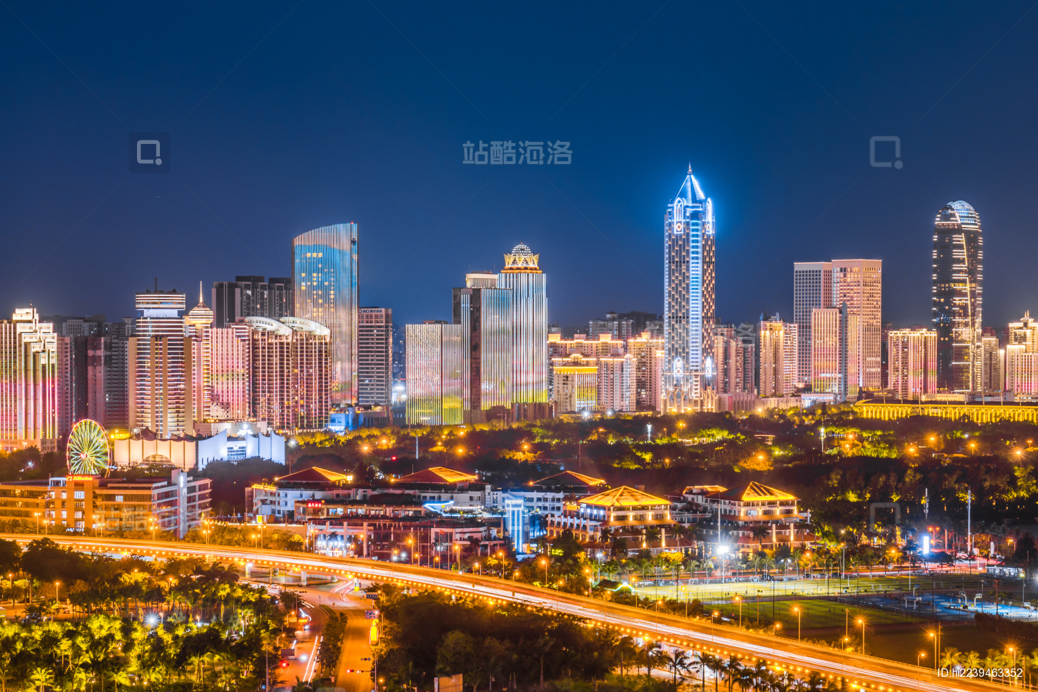 中国海南海口万绿园国贸CBD建筑群夜晚的灯光秀照片摄影图片_ID:427524634-Veer图库