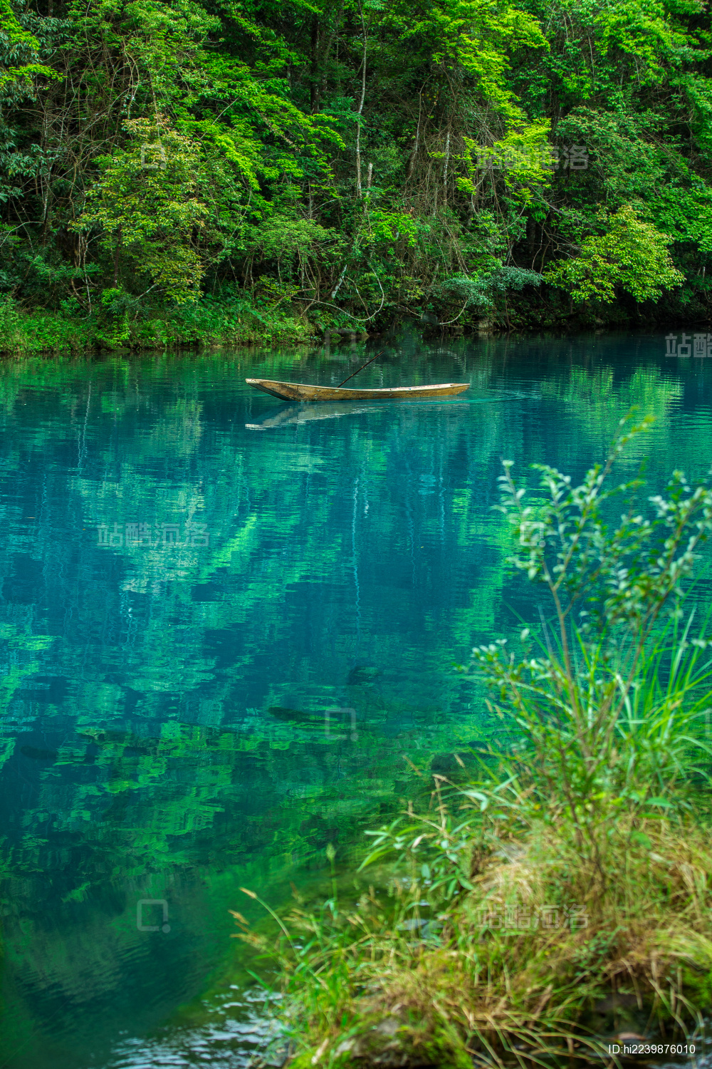 中国贵州省荔波县小七孔风景区卧龙潭景点