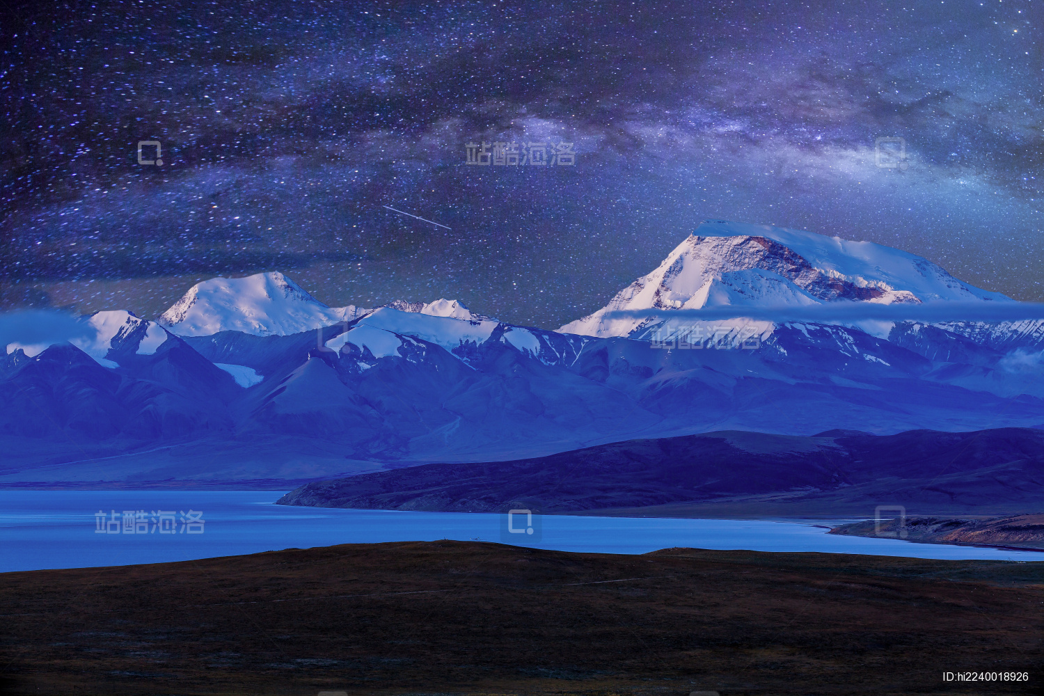 西藏羊湖星空夜晚山峰湖面天空室外摄影摄影图配图高清摄影大图-千库网