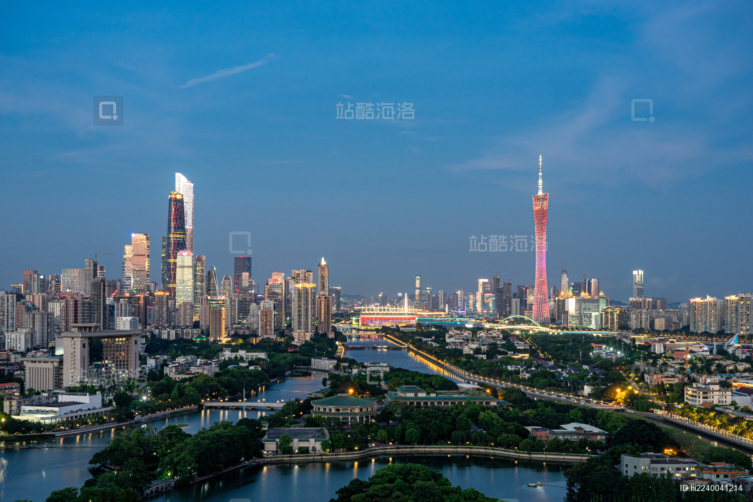 广州塔和珠江新城城市天际线繁华夜景