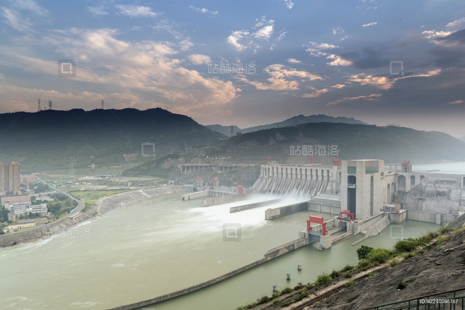 宜宾金沙江向家坝水电站大坝自然景观