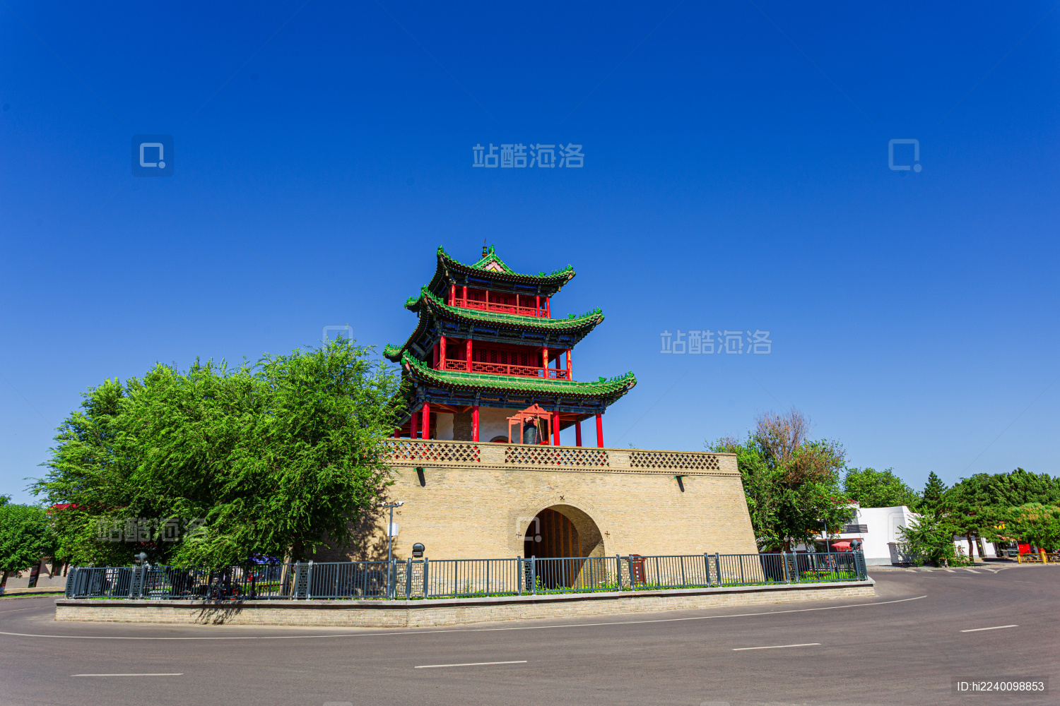 中国新疆伊犁惠远古城钟鼓楼