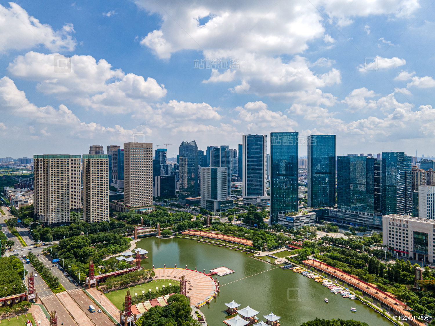 航拍视角下的佛山千灯湖城市天际线