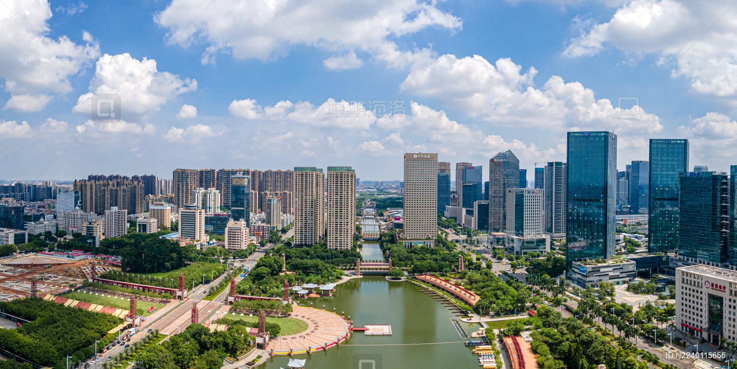 航拍视角下的佛山千灯湖城市天际线全景
