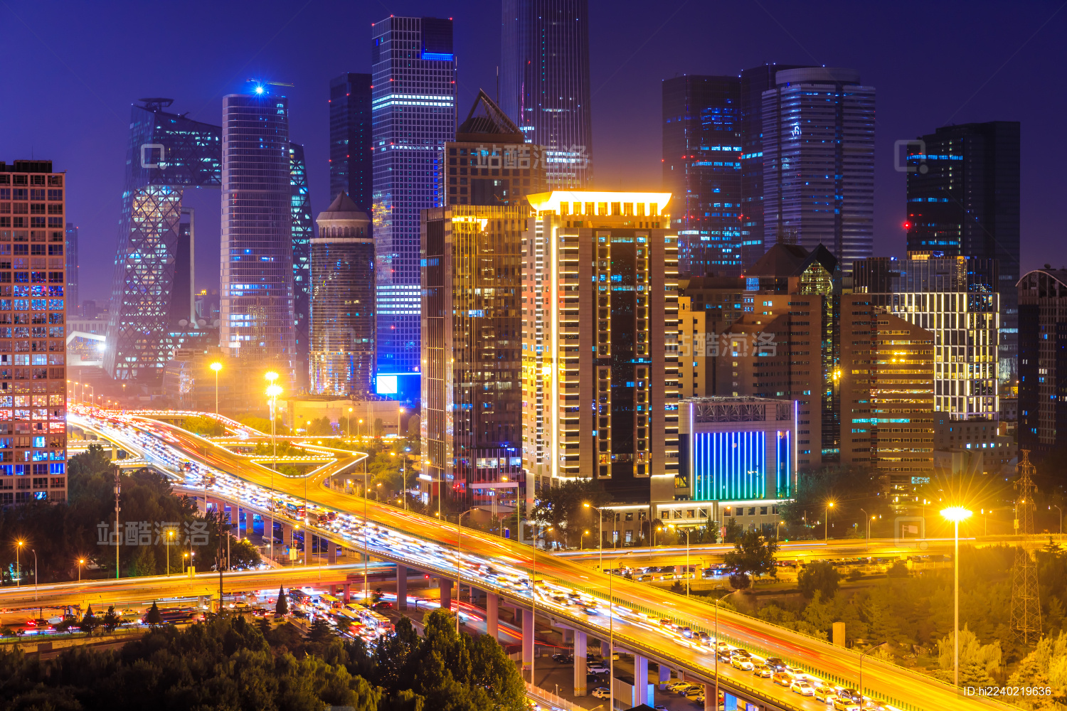 北京现代商业建筑群夜景