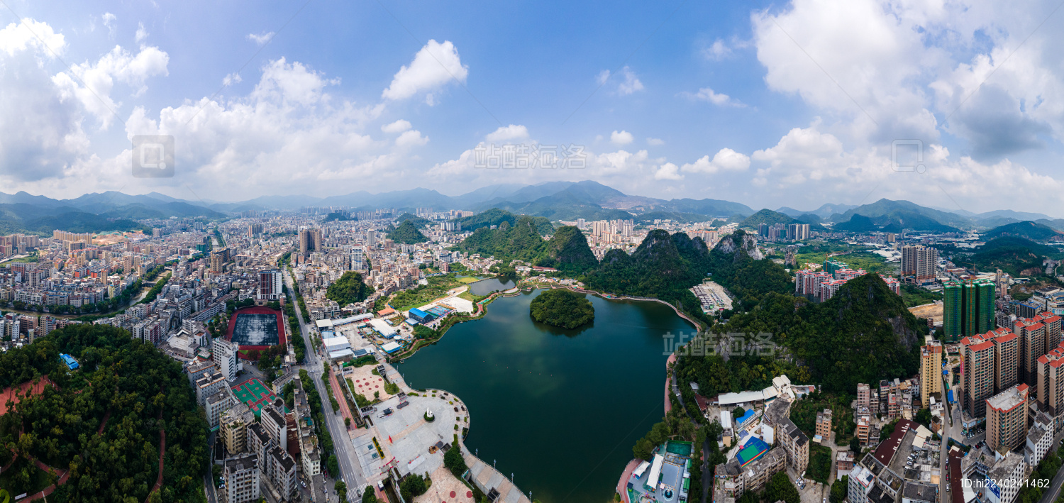 中国广东省云浮市蟠龙天湖城市天际线全景