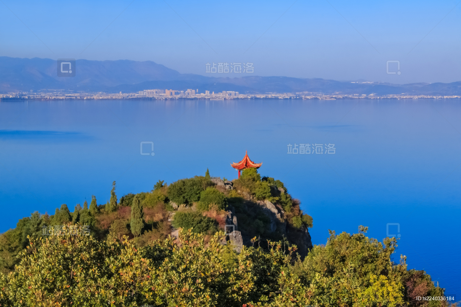 云南省玉溪市抚仙湖笔架山自然景观