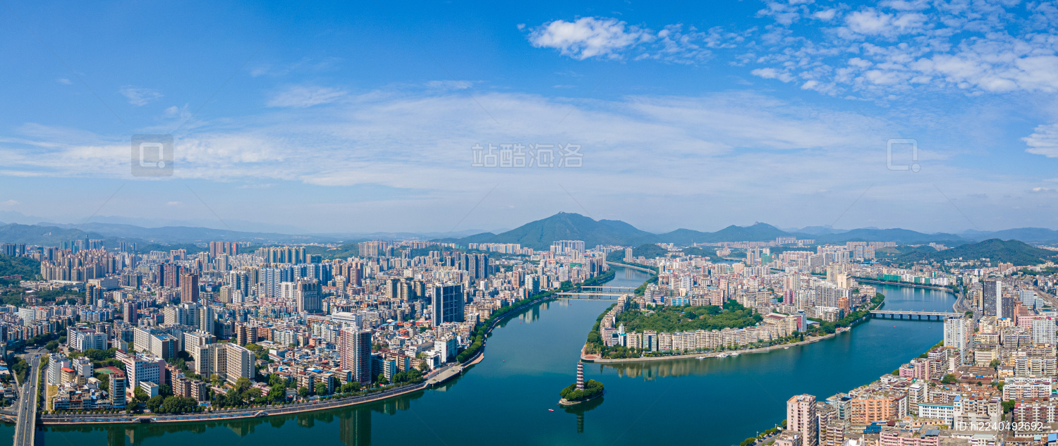 广东韶关市通天塔和三江两岸城市天际线全景