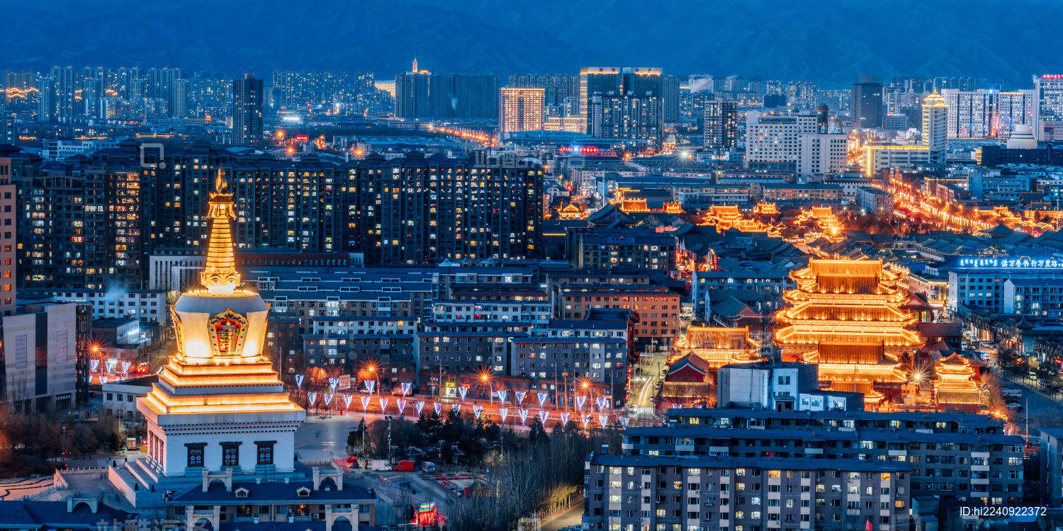 中国内蒙古呼和浩特市宝尔汗佛塔大召夜景
