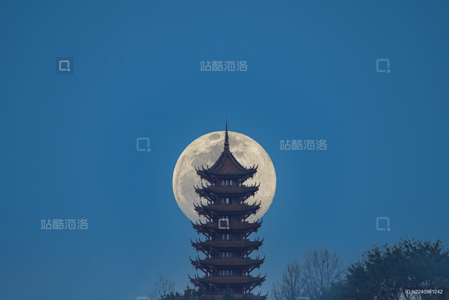 重庆照母山览星楼月亮