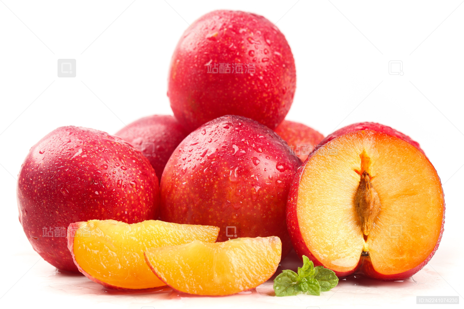 白底上的红李子