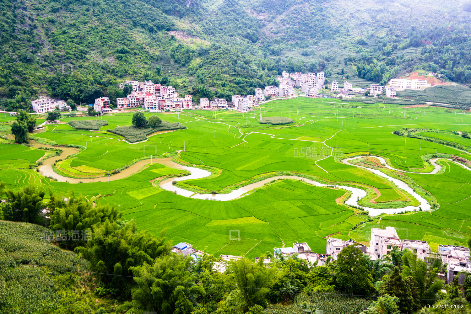 广西河池夏天的巴马命河