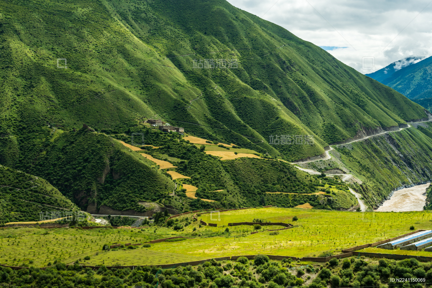 中国西藏昌都边坝县高原风光