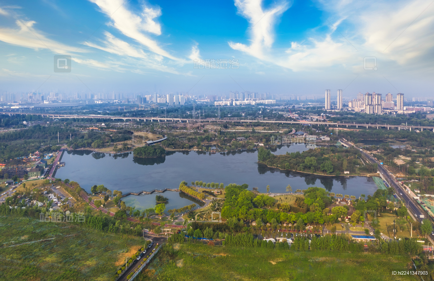 中国四川成都北湖公园全景航拍图