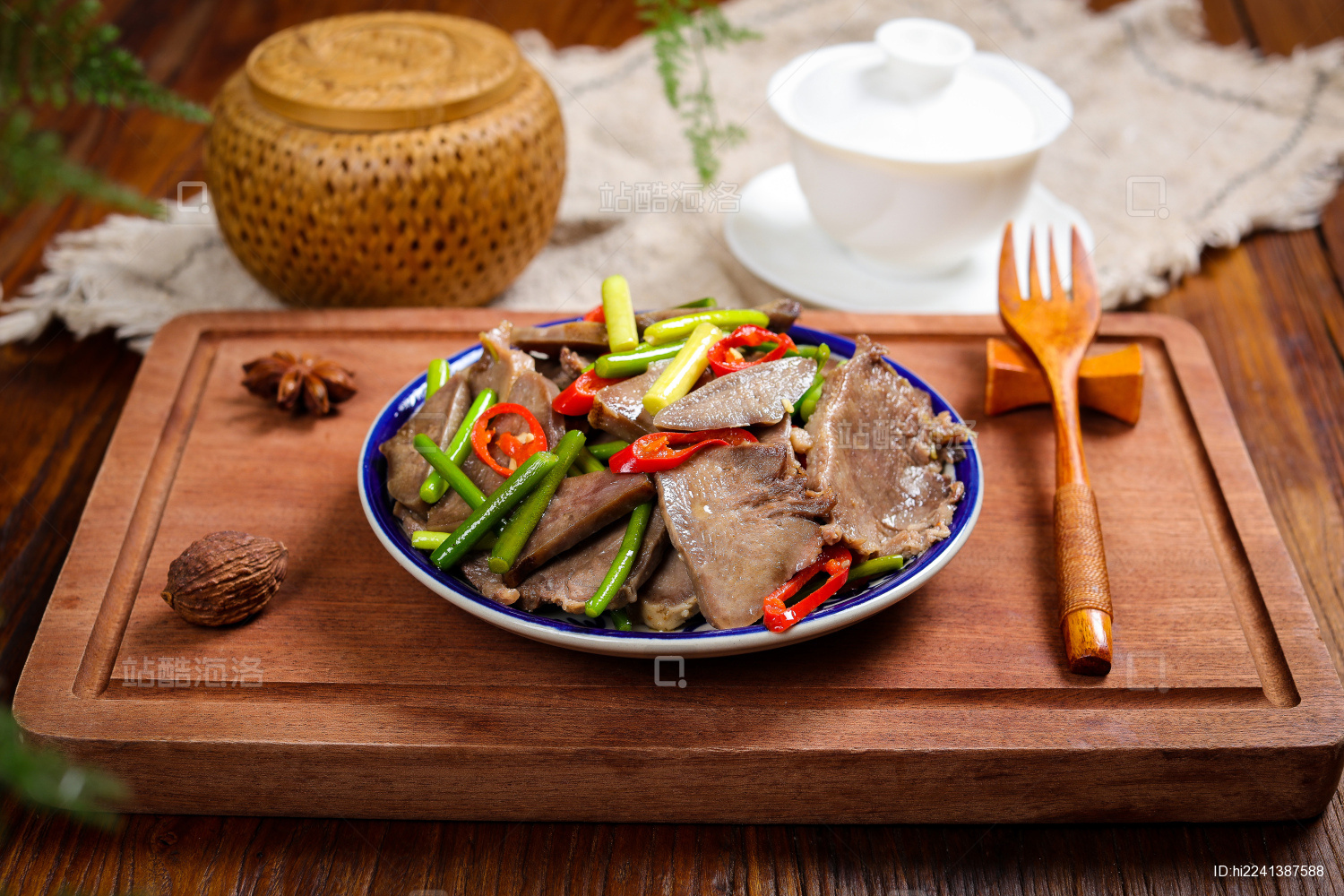 美味特色菜蒜薹炒猪舌头口条_站酷海洛_正版图片_视频_字体_音乐素材