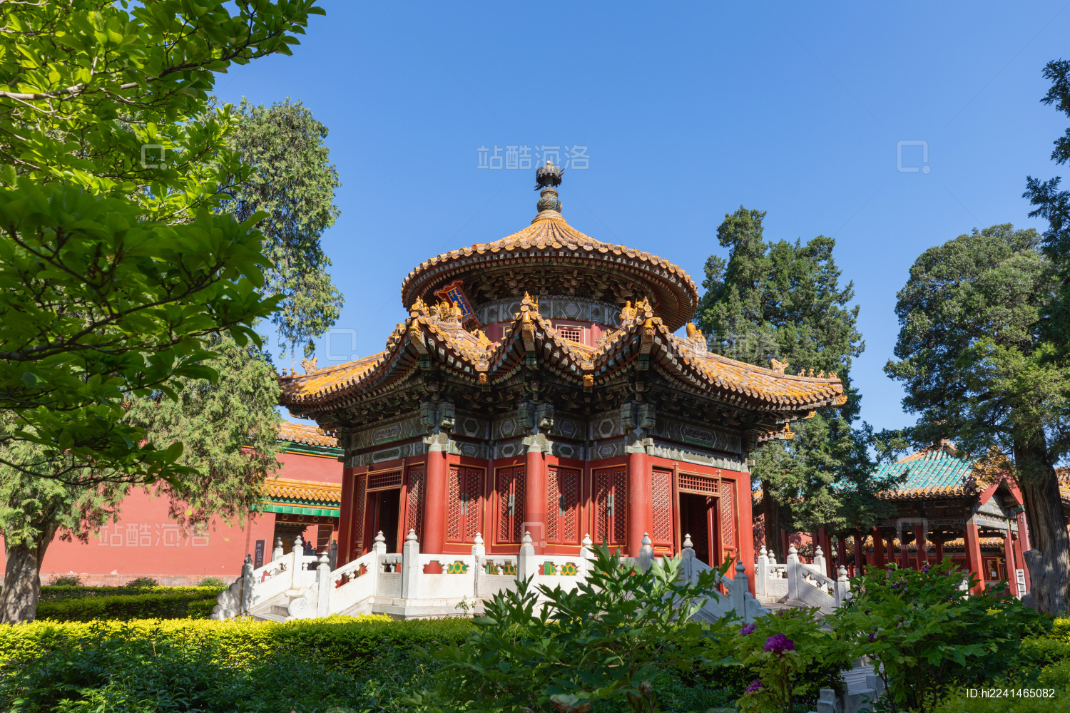 北京故宫博物院御花园中的千秋亭