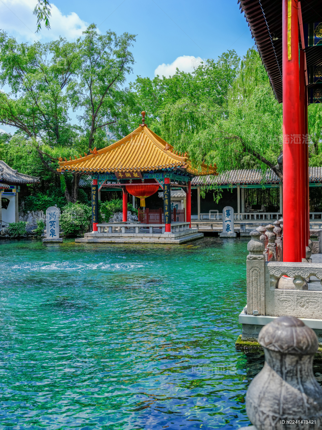 中国山东济南趵突泉公园观澜亭