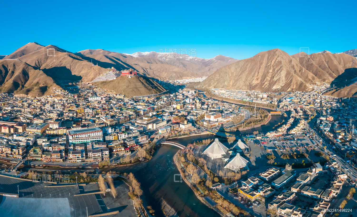 中国青海玉树市城市风光航拍