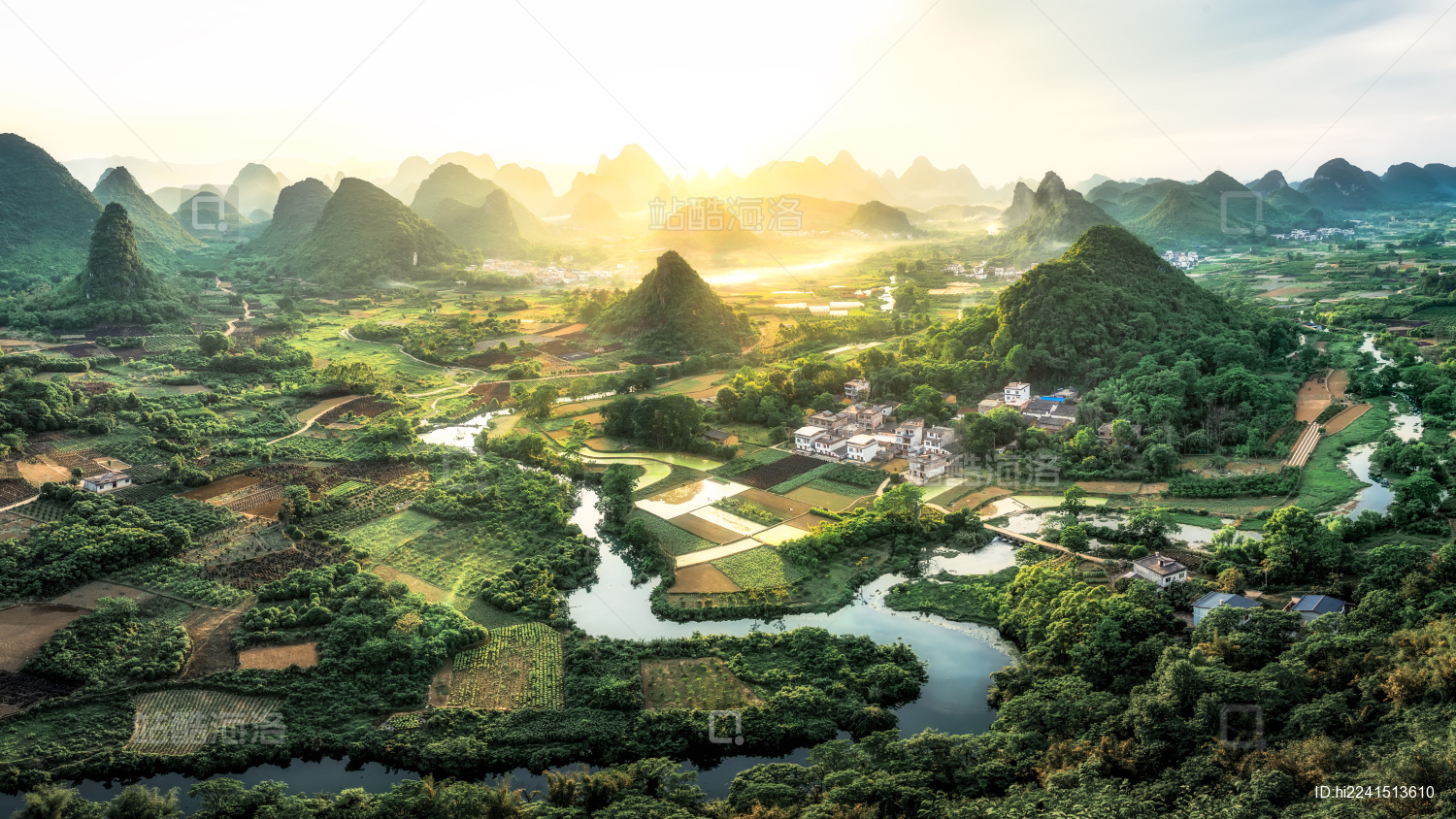 中国广西桂林阳朔翠屏五指山日落