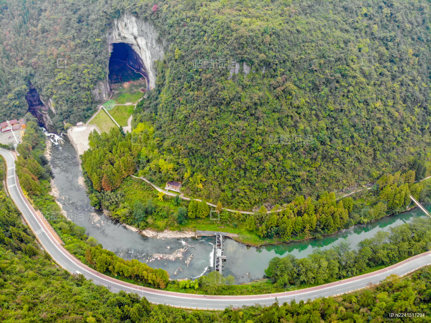 航拍中国湖北恩施利川腾龙洞风景区