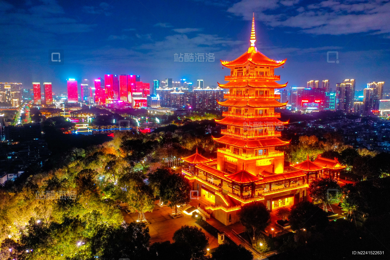 航拍广东佛山礌岗公园礌岗山顶魁星阁夜景