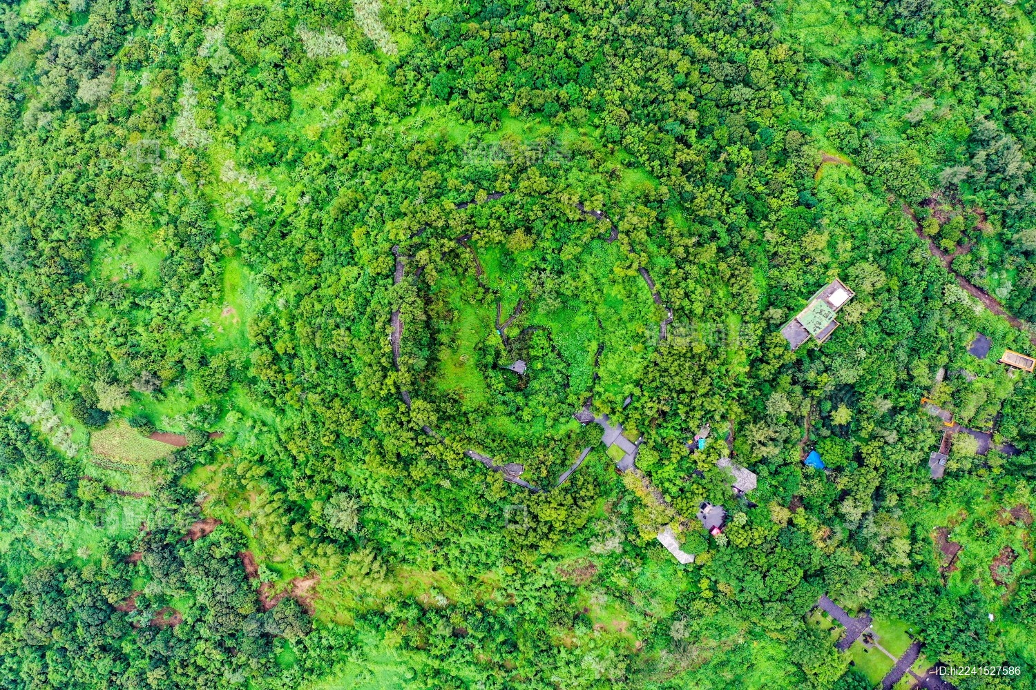 航拍海口火山口雷琼国家地质公园风炉岭火口