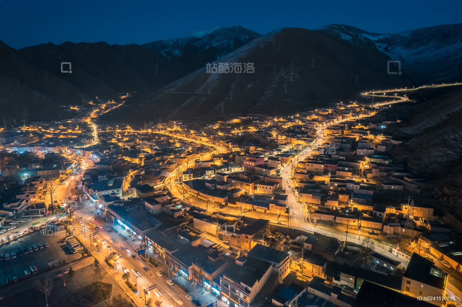 中国青海玉树城市夜景地标建筑风光航拍