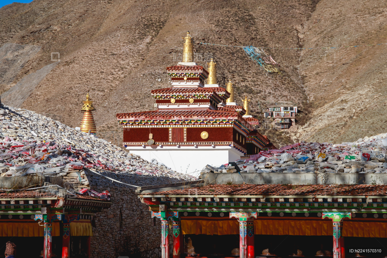 中国青海玉树市新寨嘉那嘛呢石经城嘛尼石堆