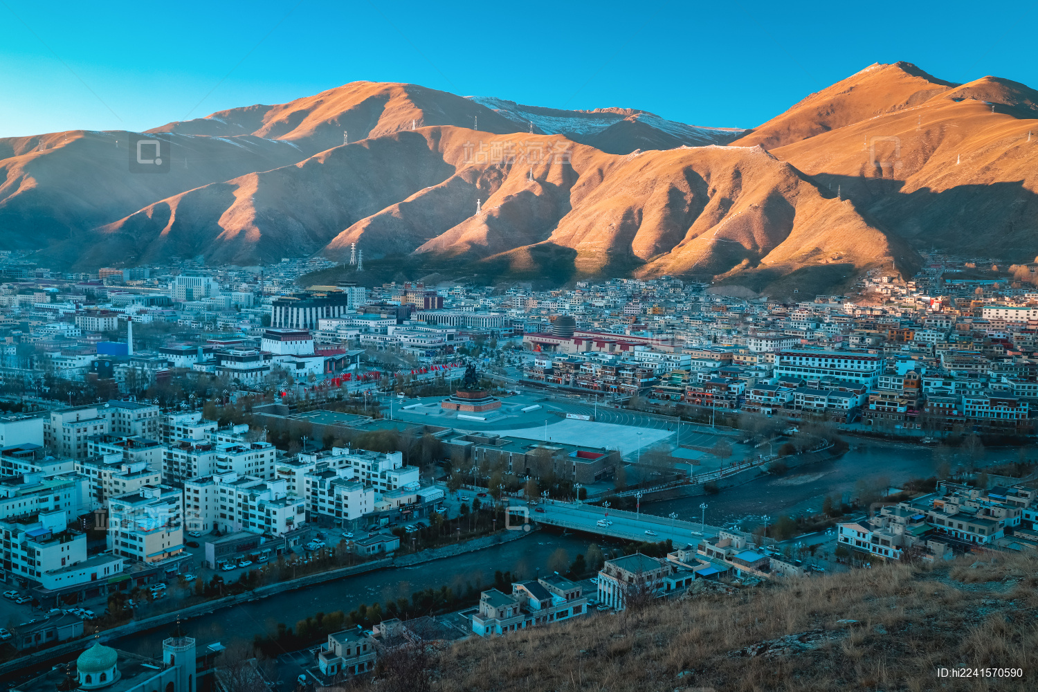 中国青海玉树城市结古寺地标建筑风光航拍