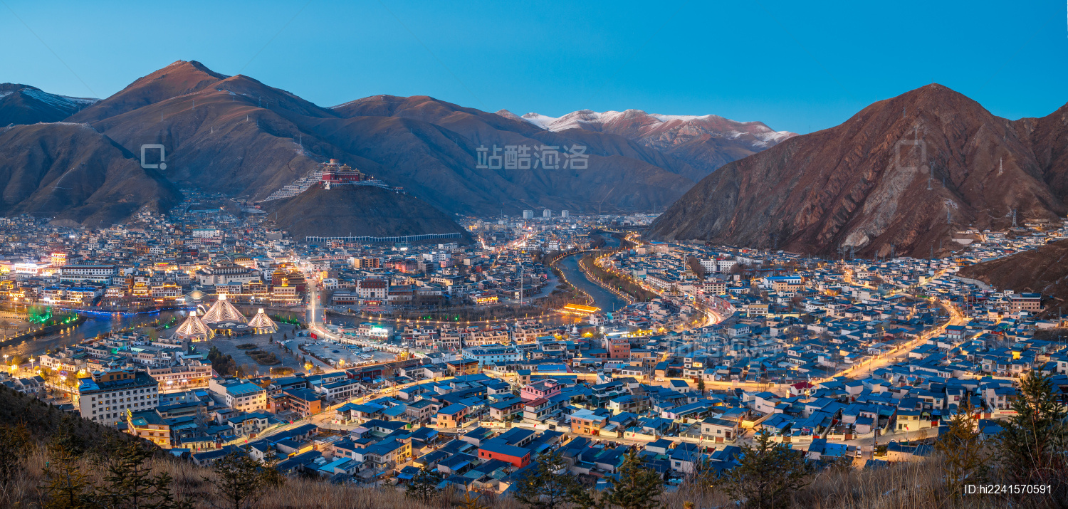 中国青海玉树城市夜景地标建筑风光航拍