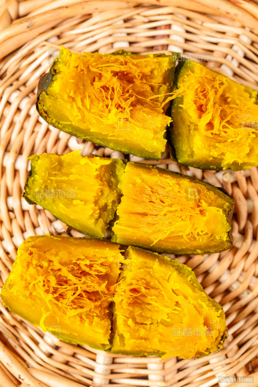 竹篮里的板栗南瓜