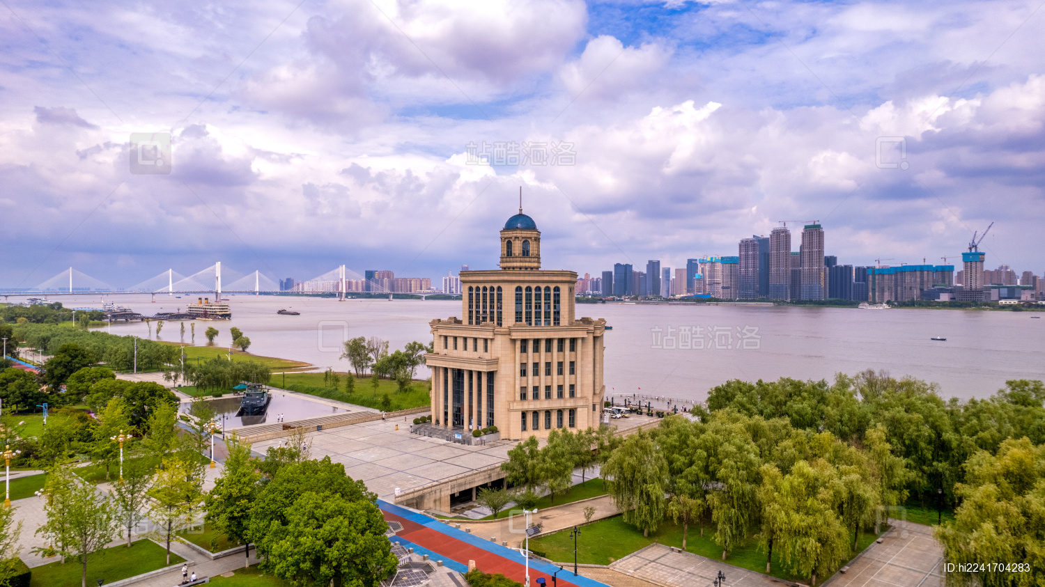 中国湖北武汉汉口江滩的渡江博物馆