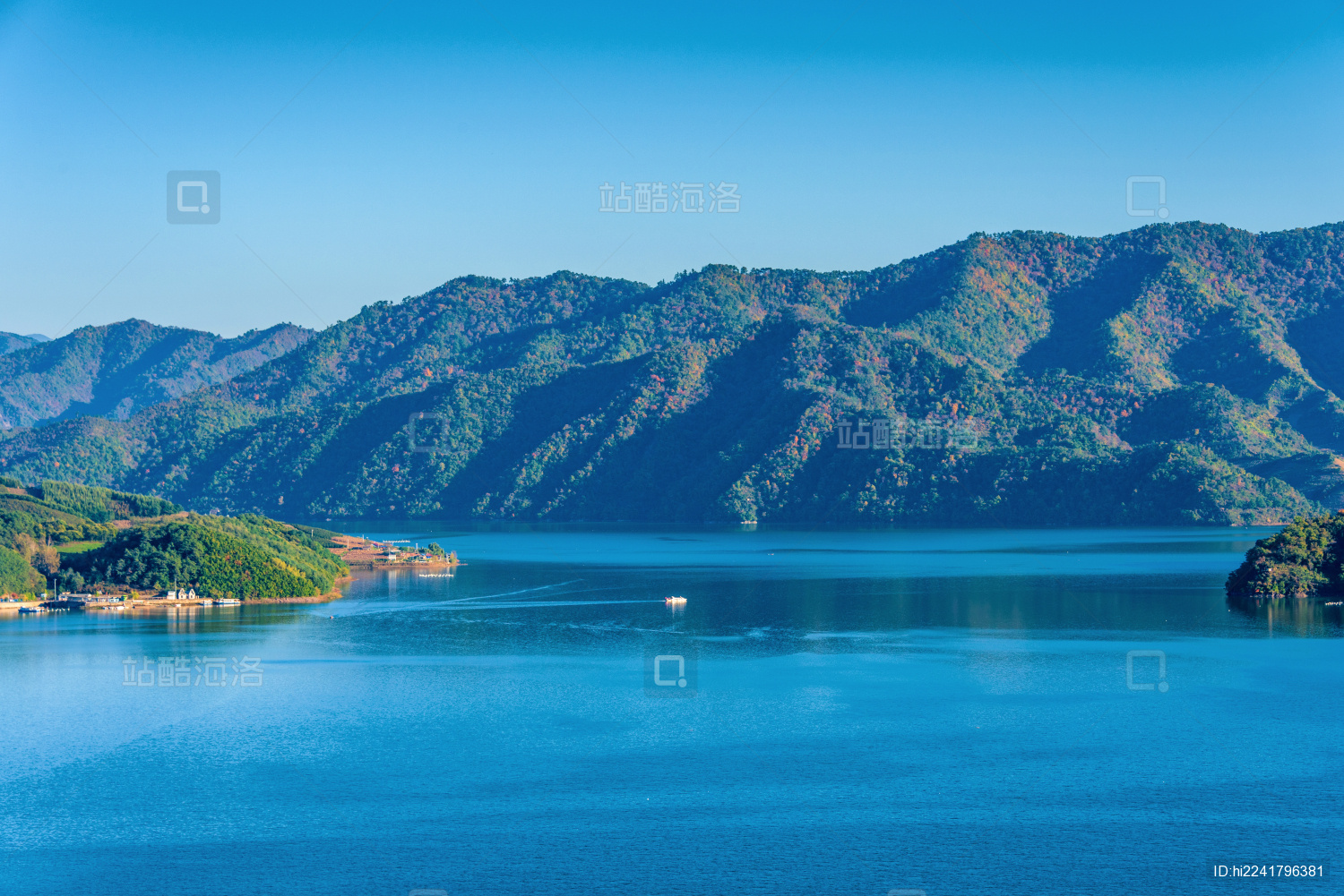 中国辽宁丹东鸭绿江绿江天池风光