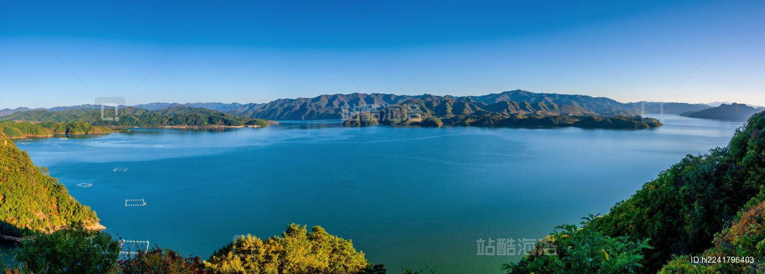 中国辽宁丹东鸭绿江绿江天池风光